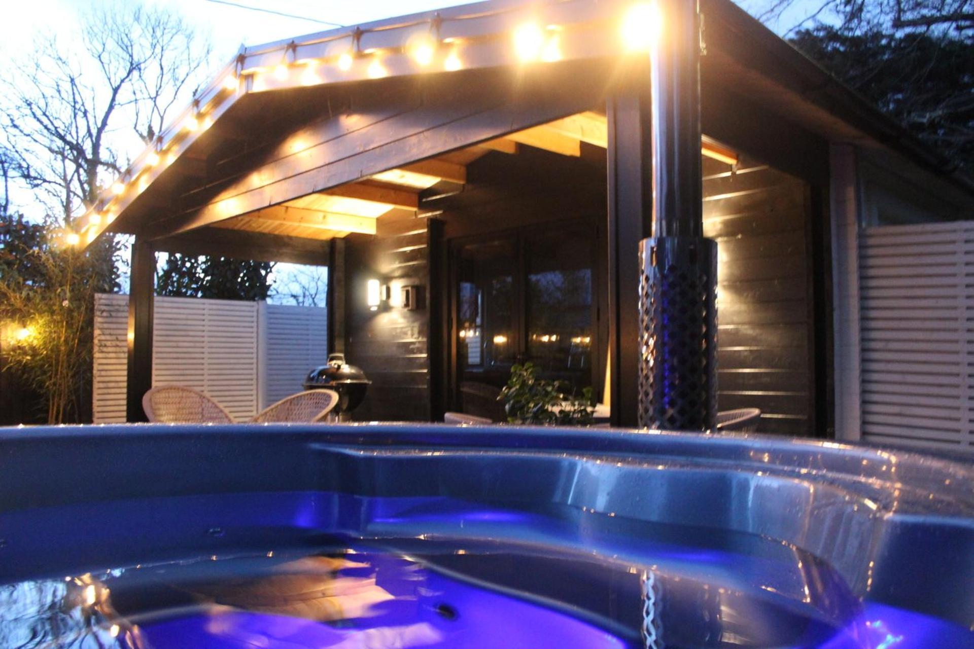 Caban Y Tan Dderwen With Private Wood Fired Hot Tub Chwilog